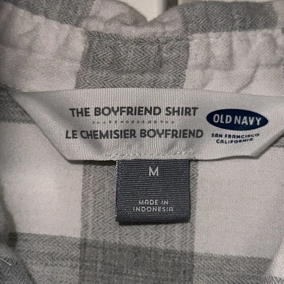Old Navy women’s grey and white checkered boyfriend button shirt. Size medium - Picture 2 of 4